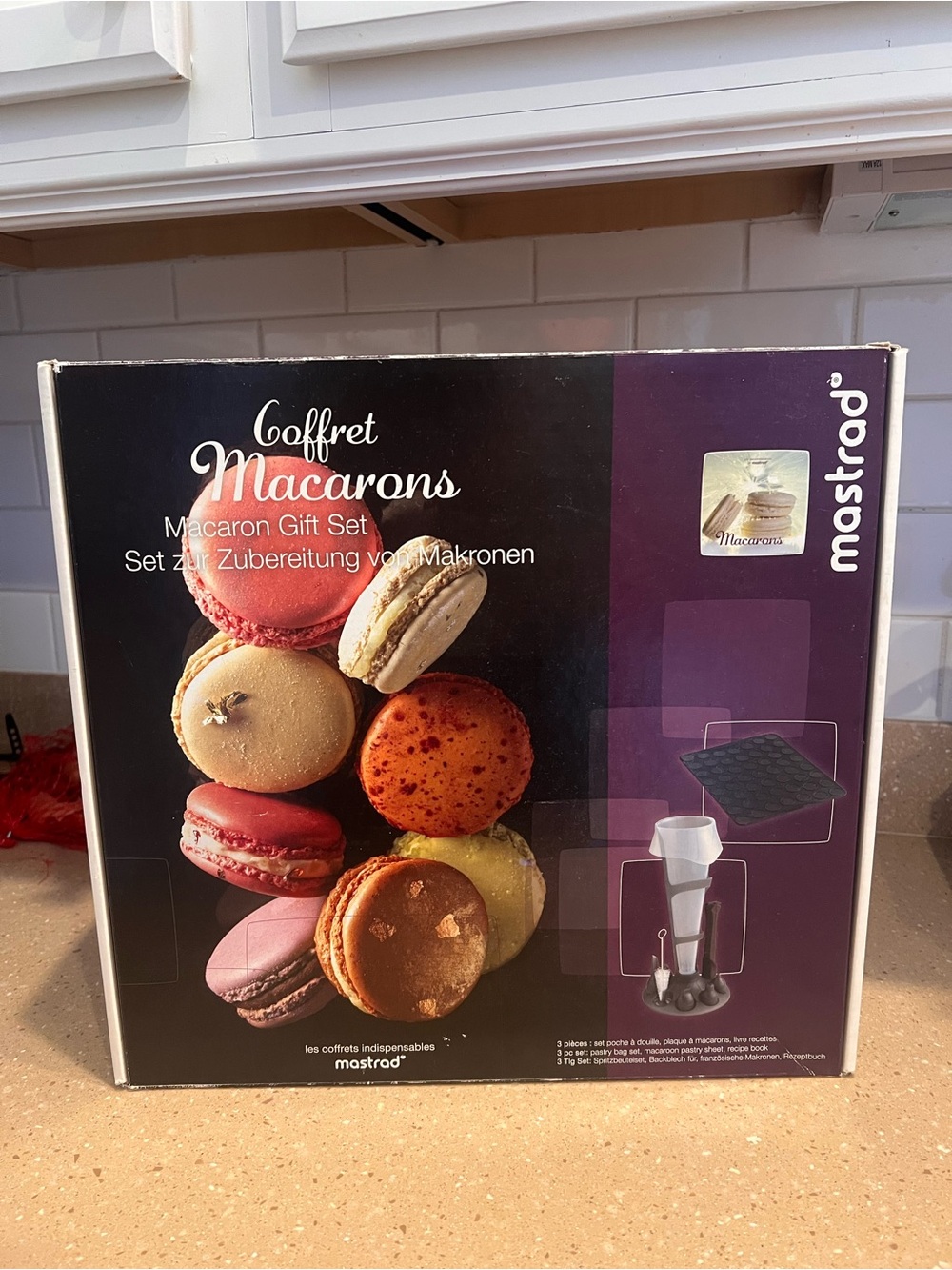 Mastrad Coffret Macarons Macaron Gift Set - Colorful Macaron Box